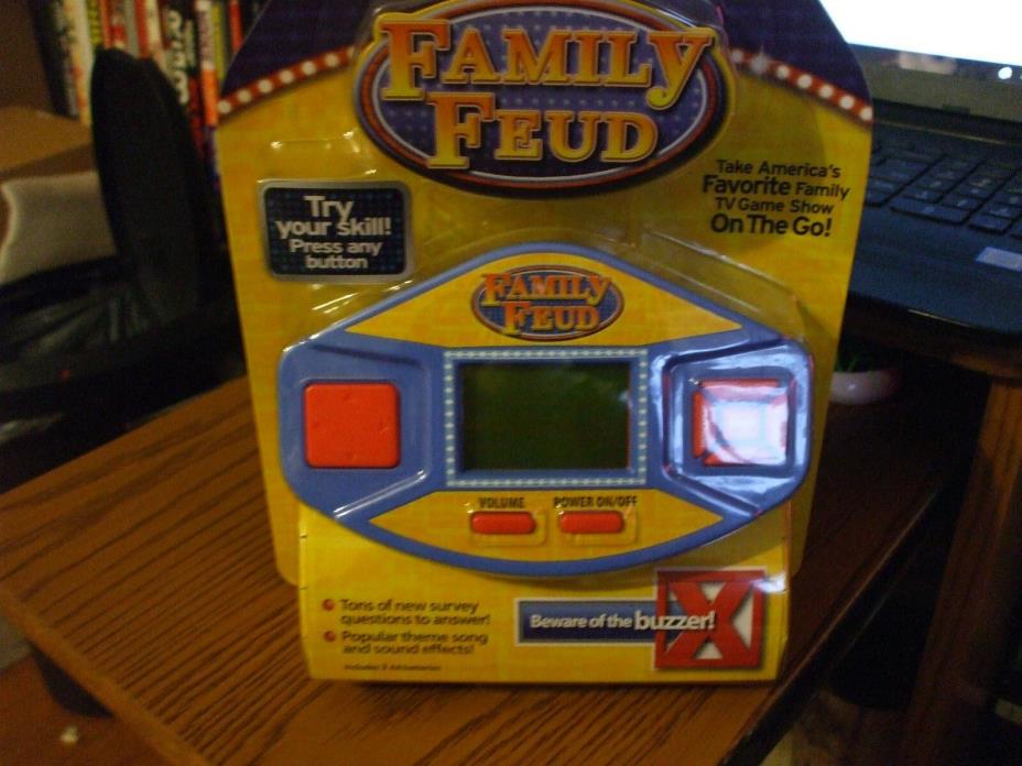 Family Feud Game Show Electronic Handheld Travel Game Model 09528 NEW