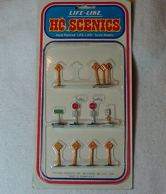 LIFE-LIKE STREET and HIGHWAY Signs SCENICS HO scale 01115 Train Accessories