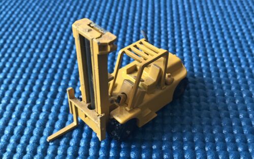 Vintage NZG Modelle 124 HO Scale 1:87 CAT Caterpillar B25 Gabelstapler Forklift