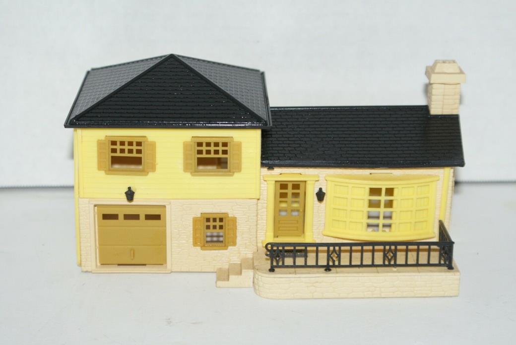 HO Scale 2 Story Family Home Model Train Accesssory