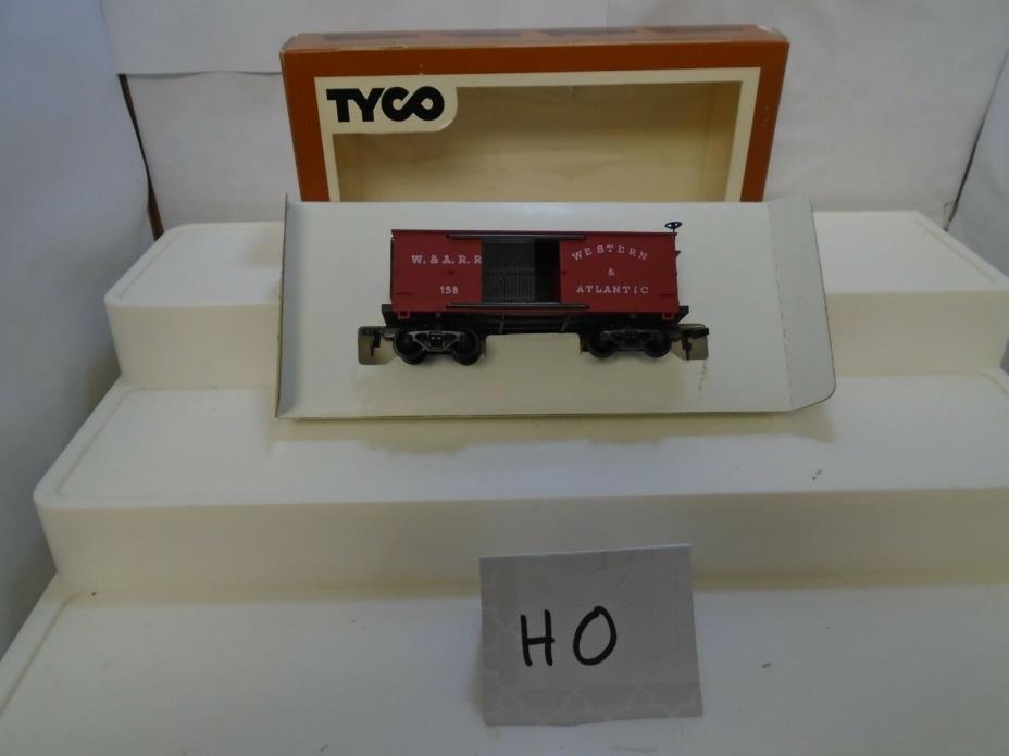 H.O. Model Railroad  Box Car  (W& ARR)  Red