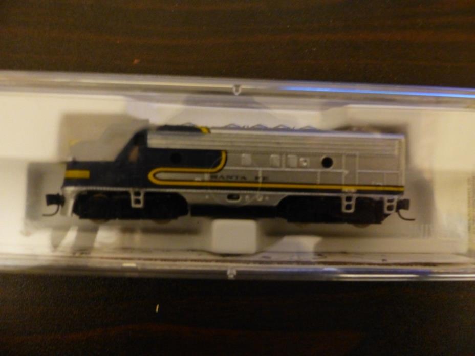 MICRO TRAIN Z-SCALE SANTA FE LOCOMOTIVE #14010-2