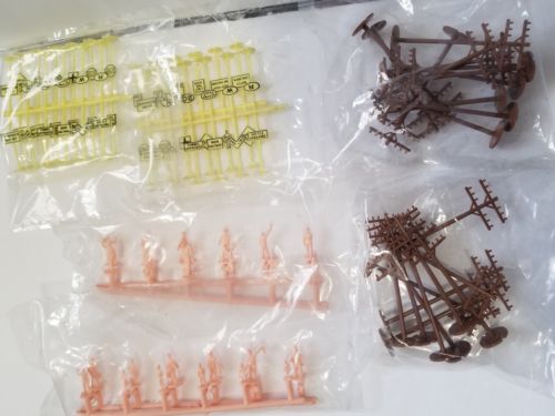 Vintage   Plasticville Town Village Yard Accessories & people  NEW