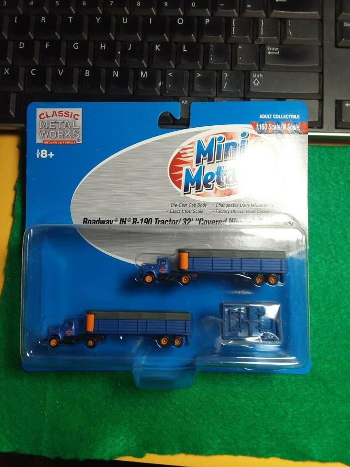 mini metals 2 pk trucks nib