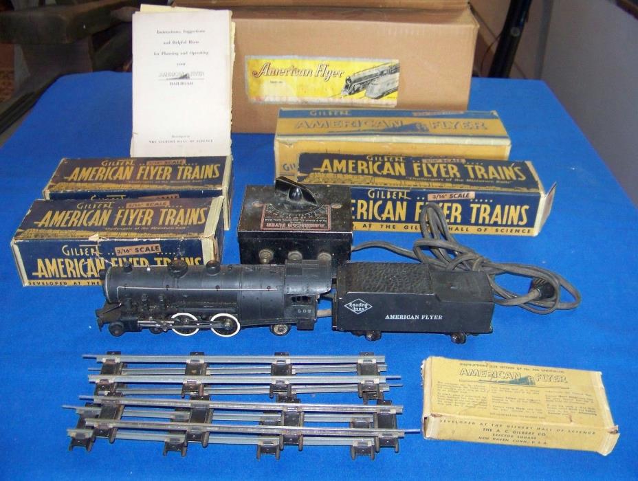 American Flyer Reading Lines 302 Locomotive with Track Transformer and 4 cars