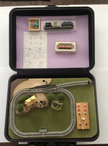Z Scale Miniature Briefcase:  The Very Little Big Configurable Train Layout