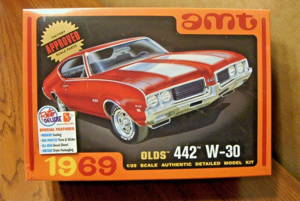 AMT 1969 OLDS 442 W-30 1/25 SCALE MODEL KIT
