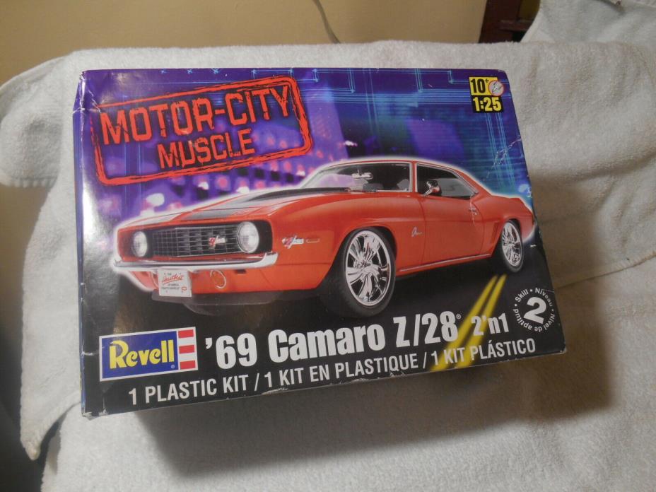 Revell 1:25 '69 Camaro Z/28 Motor-City Muscle Plastic Model Kit #85-2148