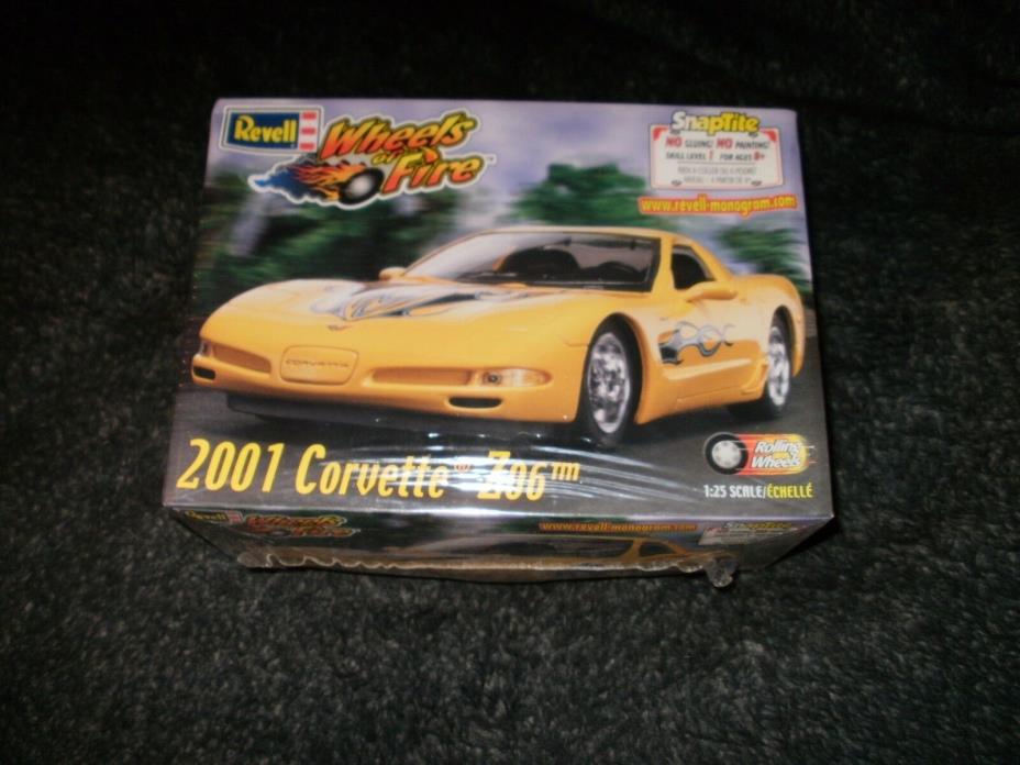 Revell  Wheels of Fire 2001 Corvette Z06   Snap tite