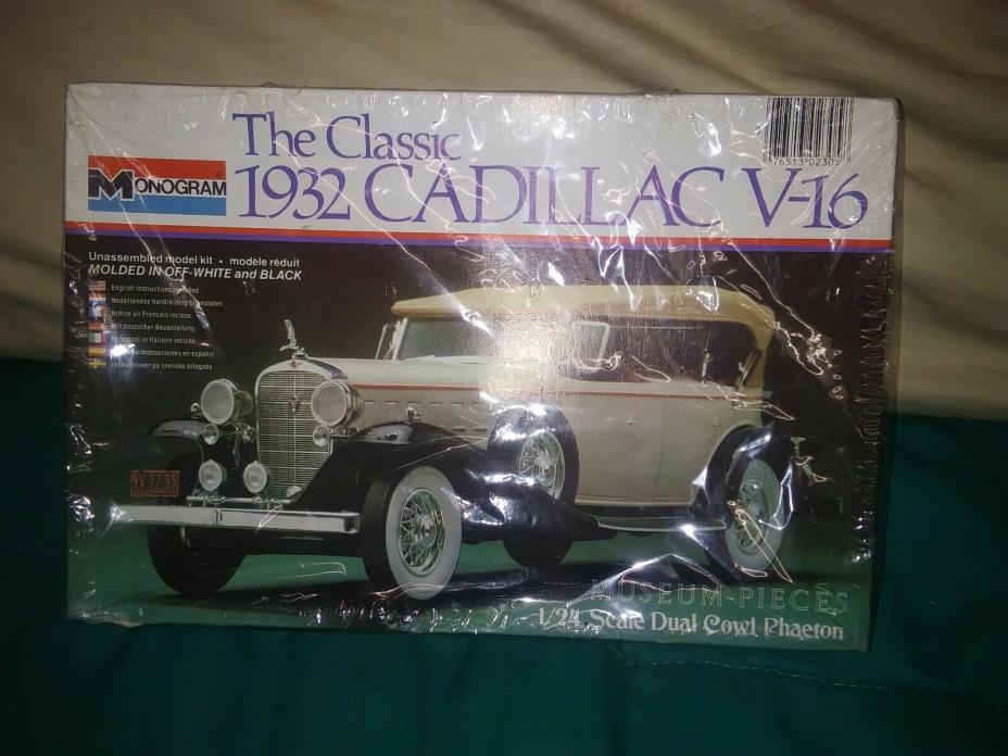 Monogram The Classic 1932 Cadillac V-16 1/24 Scale Dual Cowl Phaeton