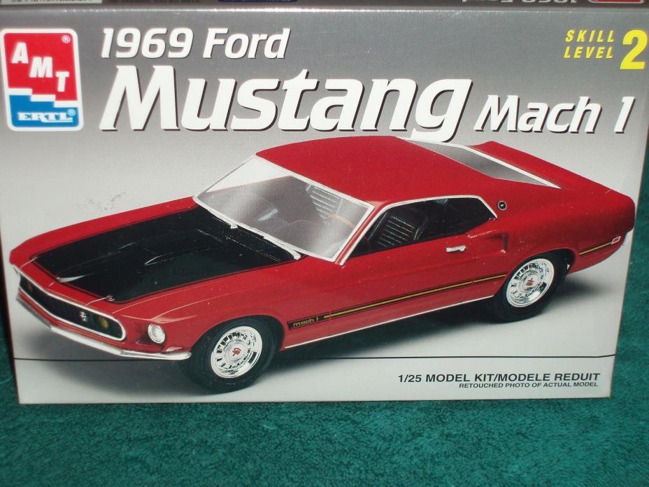 AMT 1969 FORD MUSTANG MACH 1 PLASTIC MODEL KIT 1/25 SKILL LEVEL 2