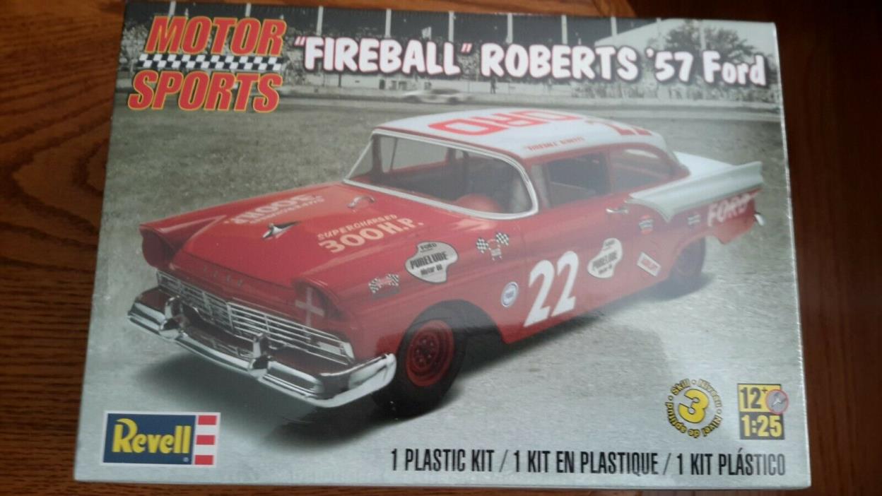 REVELL 1/25 1957 FORD FIREBALL ROBERTS NASCAR Model Car Mountain KIT NEW