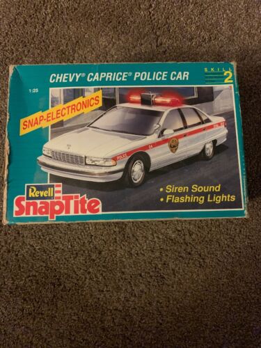 Revell 6293 SnapTite Chevy Caprice Police 1/25 MODEL CAR