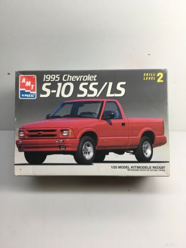 AMT/Ertl 1995 Chevy S-10 SS/LS Model Kit FOR PARTS