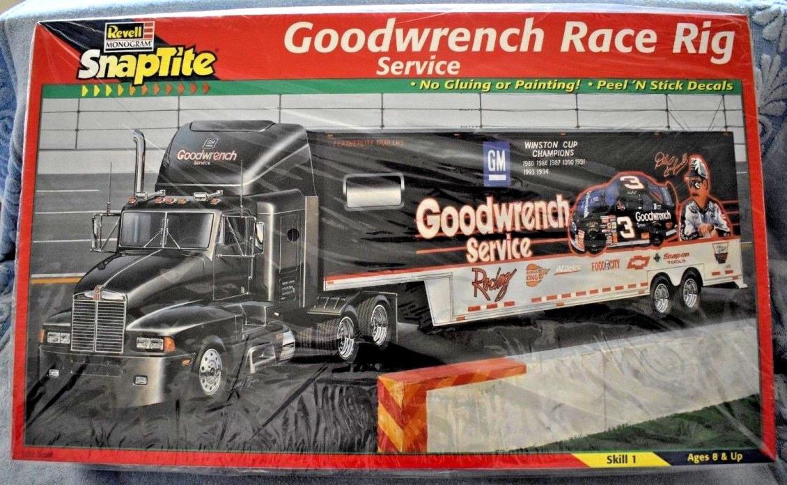 1997 1/32 Scale Snaptite Goodwrench Service Race Rig Model Kit, Open & Complete