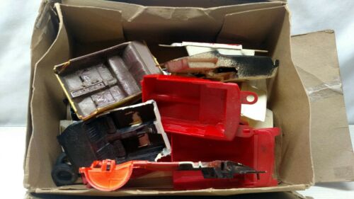 1:24 Scale Plastic Model Parts interiors 1 Jeep body with engine no wheels (158)