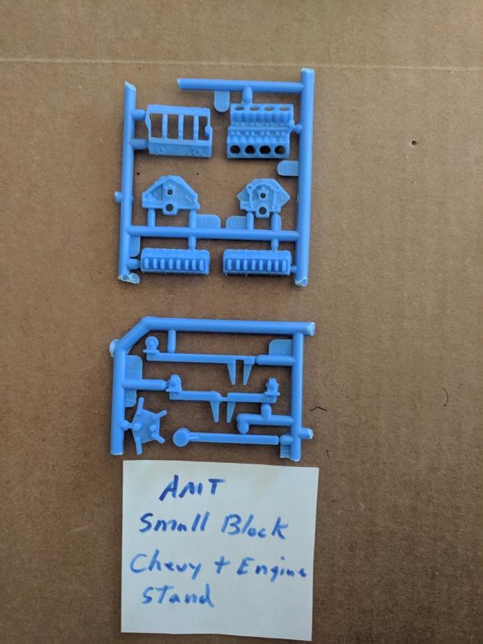 AMT SMALL BLOCK CHEVY ENGINE WITH ENGINE STAND UNBUILT WITHOUT INSTRUCTIONS.