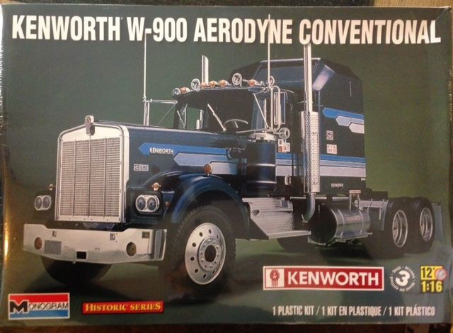 Revell Monogram. 1/16 W-900 Kenworth Aerodyne Conventional. NIB