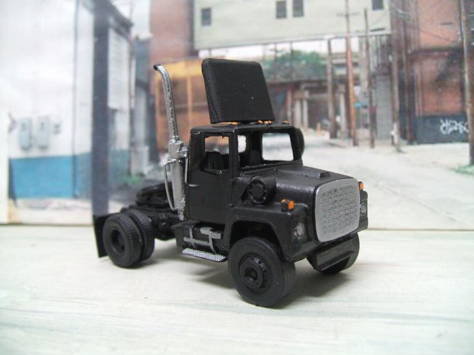 CUSTOM PAINTED 1/87 HO FORD LNT-9000 SINGLE REAR DRIVE TRUCK TRACTOR RESIN MODEL