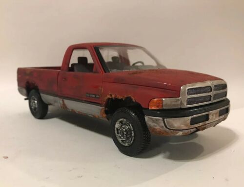1/25 1994 Dodge Ram 2500 Custom Weathered Rusty Barn Find Model Farm Truck AMT