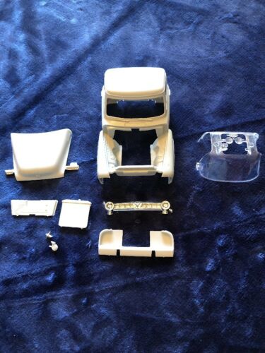 AMT/ERTL '53 FORD TRUCK JUNKYARD PARTS #6487- CAB, NOSE&GLASS ONLY - NEW PARTS!