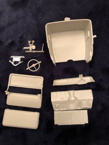 AMT/ERTL1955 CHEVROLET STEPSIDE PICKUP - COMPLETE INTERIOR ONLY - NEW PARTS!