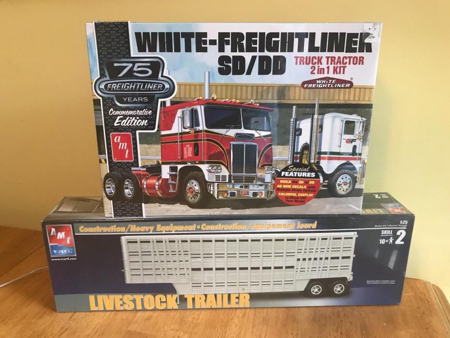 AMT 1/25 Scale White-Freightliner Tractor and AMT 1/25 Scale Livestock Trailer