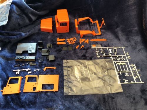 ERTL BLUEPRINT REPLICA INTERNATIONAL PAYSTAR 5000-CAB & INTERIOR ONLY-NEW PARTS