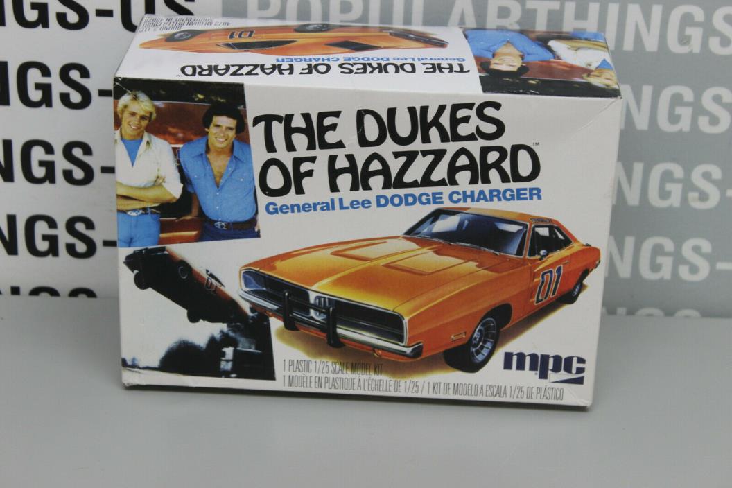 MPC706L/12  The Dukes Of Hazard General Lee Dodge Charger 1:25 Scale Model Open