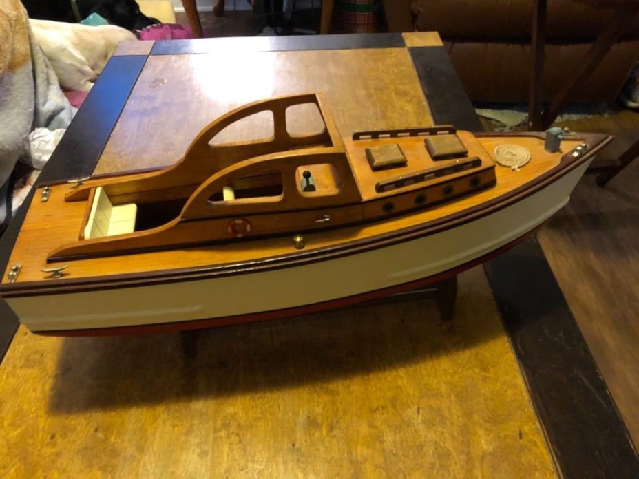 Cabin cruiser wooden model 19 1/2 X 7'