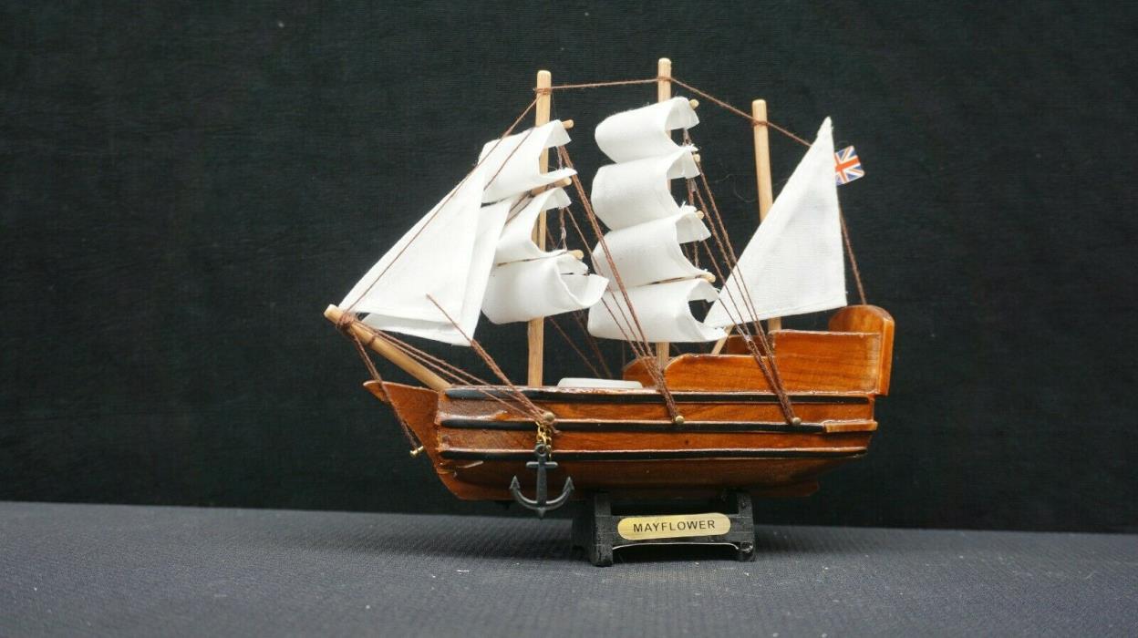 Mini Mayflower Ship Model. Wood and cotton, 7