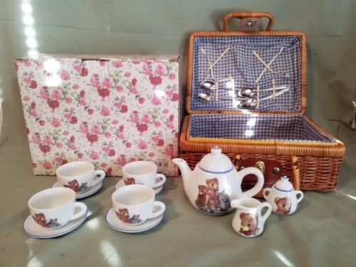 Reutter Children's  Porcelain Tea Set for 4 in basket TEDDY BEAR & FRIENDS
