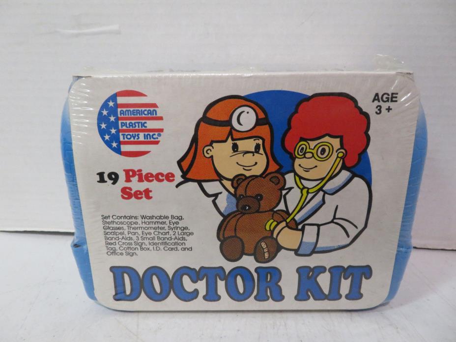 Vintage AMERICAN PLASTICS PLAY DOCTOR KIT with 19 pieces