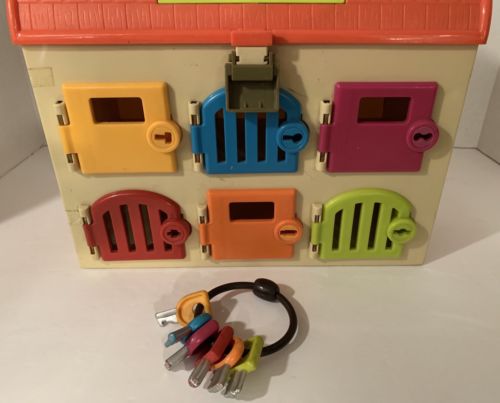 Critter Clinic Toy Vet Play Set. Clinic And Keys