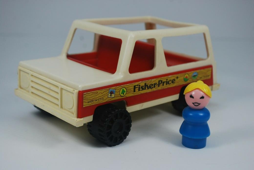 VTG FISHER PRICE LITTLE PEOPLE 992 FAMILY CAR CAMPER WAGON JEEP & MOM FIGURE LOT