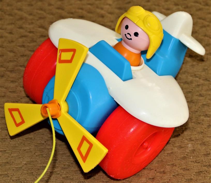 VINTAGE FISHER PRICE AIRPLANE PLANE PULL TOY & PILOT #171 LITTLE PEOPLE 1980
