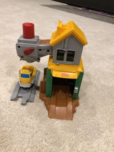 GeoTrax Load 'Em Up Gravel Co. B4340 Complete Tower Train Accessory Set