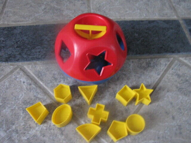 Vintage 1968 Tupperware Toys Shape-O Ball Sorter Interactive Educational Toy