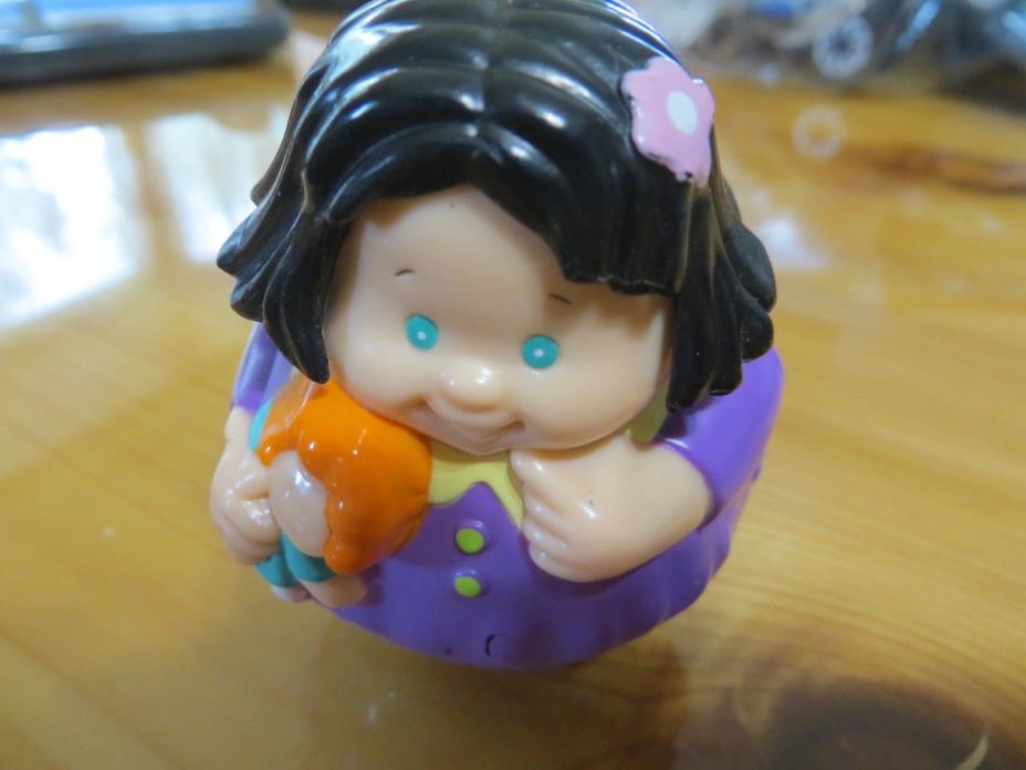 2000 Hasbro WEEBLE WOBBLE Girl with doll,black hair Rocking Rolling People