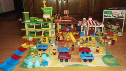 3 Vtg Playsets Familiar Places Holiday Inn McDonald's Kentucky Fried Chicken BOX