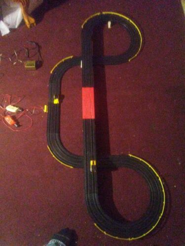 Tyco Slot Race Set Complete Quick Connect  NO BROKEN TABS W/ 2 Cars Shown