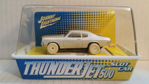 AW - Johnny Lightning - GM White/Gold - iWheel - New in Case - H O Slot Car