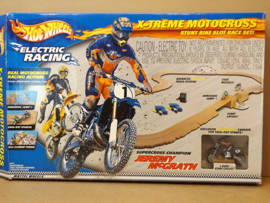 Hot Wheels X-Treme Motocross Stunt Bike Slot Race Set 2001 Mattel