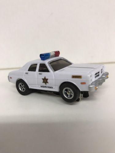free shipping 2 AUTO WORLD DUKES OF HAZZARD WHITE SHERIFF'S  POLICE HO SLOT CARS
