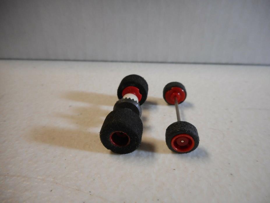 TYCO 440-X2 FRONT AND REAR AXLE SET WITH RED WHEELS  (NEW)