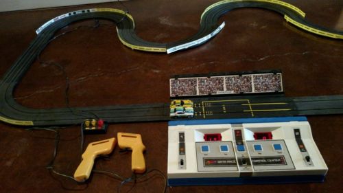 1980 Aurora Computer slot car racing with original cars Does Not Work