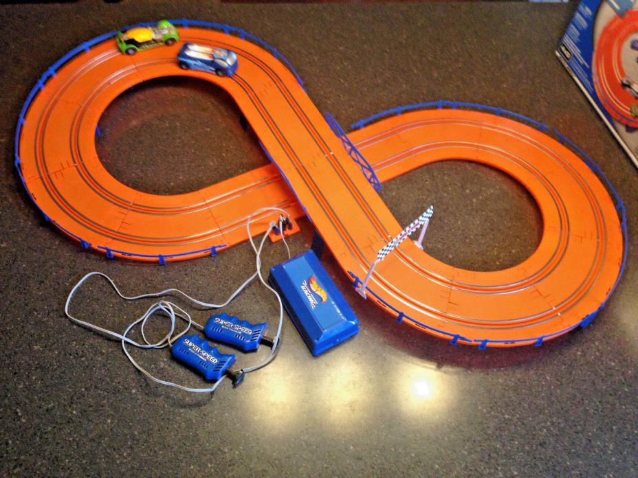 Hot Wheels Highway 35 World Race Power Raceway Slot Car Set