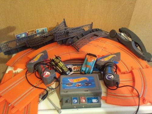 HOT WHEELS Remote Control ROAD RACING SET 9’ Race Track 2 Slot Cars TESTED!