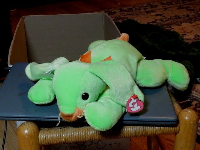 B21d2 vintage T Y  LIME GREEN PLUSH  RABBIT W/TAGS CARROTS NICE AND BOW