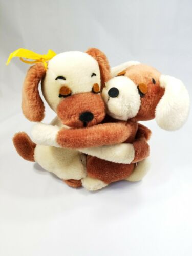 Vintage R. Dakin PUPPY LOVE Hugging Dogs Tan White Plush 1976 NEW Old Stock Hug